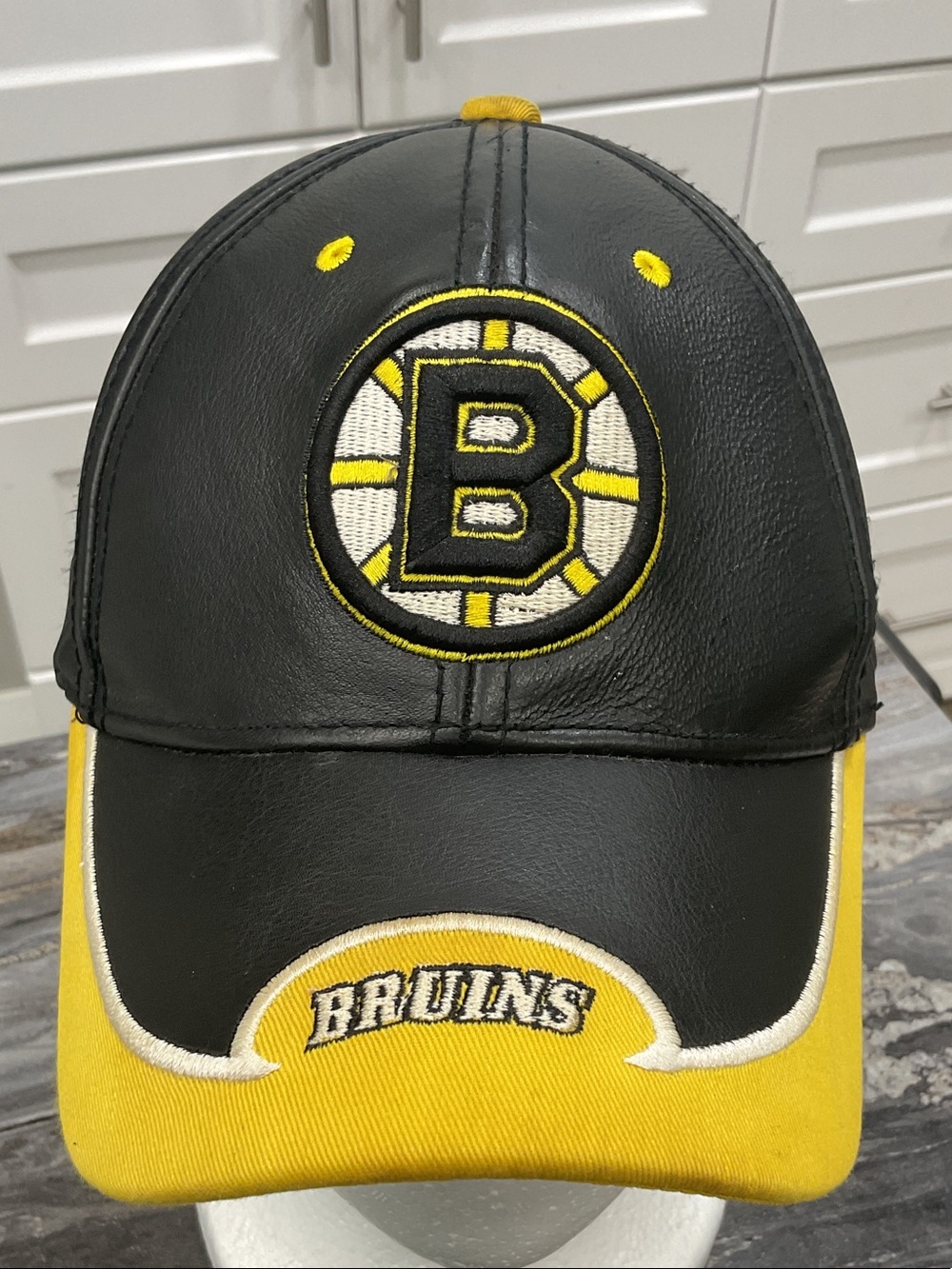🏒 NHL Boston Bruins Genuine Leather Baseball Cap – Adjustable